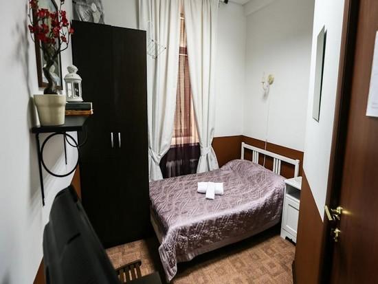 Двухместный номер эконом-класса с одной кроватью и общей ванной комнатой. Гостиница Старая Москва