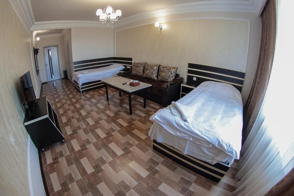 Двухместный (Просторный двухместный номер с 2 отдельными кроватями) отеля Гарун, Гюмри