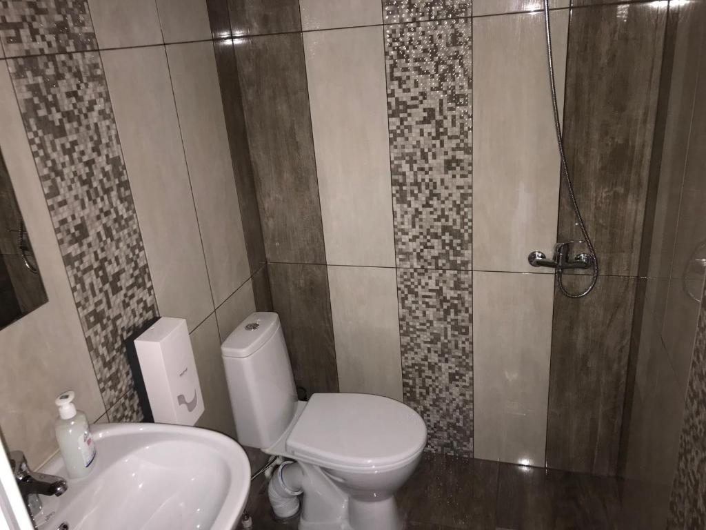 Четырехместный (Четырехместный номер с собственной ванной комнатой) хостела Liko, Ереван