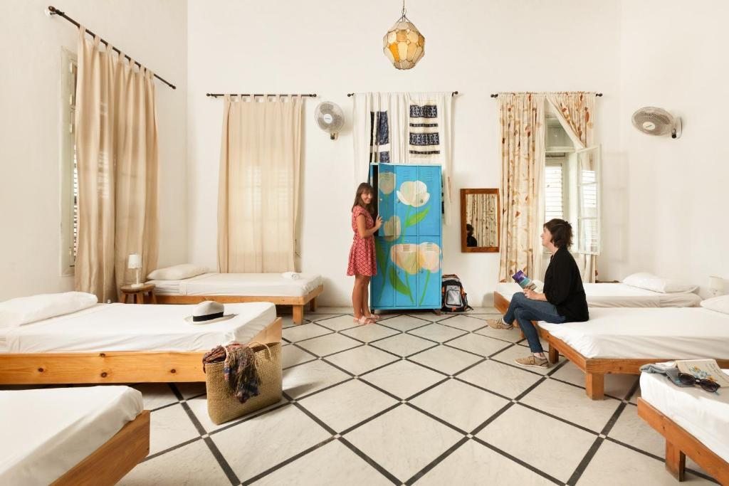 Номер (Кровать в общем 6-местном номере для женщин) хостела Fauzi Azar by Abraham Hostels, Назарет
