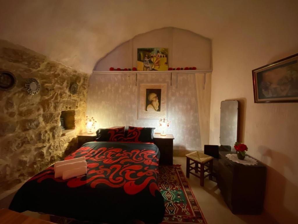Двухместный (Двухместный номер с 2 отдельными кроватями и общей ванной комнатой) хостела Guest House Antique, Назарет