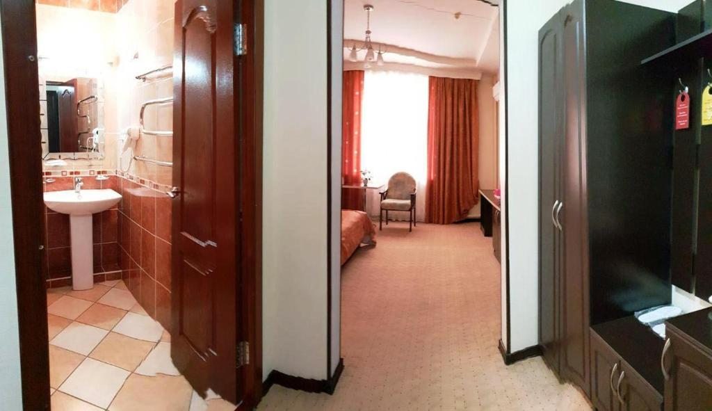 Двухместный (Двухместный номер Делюкс с 1 кроватью или 2 отдельными кроватями) отеля GRAND STAR HOTEL, Карши