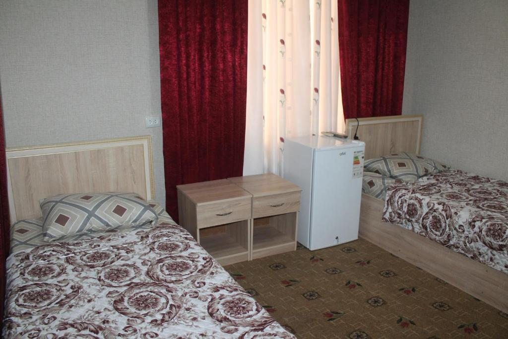 Двухместный (Двухместный номер с 2 отдельными кроватями и ванной комнатой) хостела Daryo Hostel, Бухара