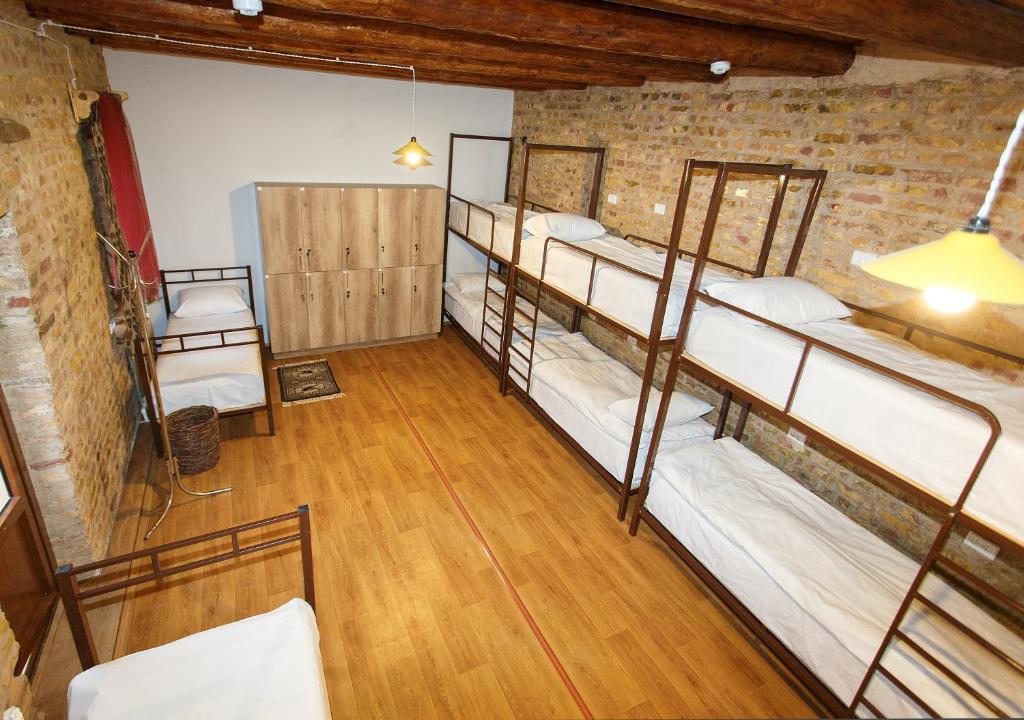 Номер (Односпальная кровать в общем номере для мужчин и женщин) хостела Dervish Hostel, Бухара