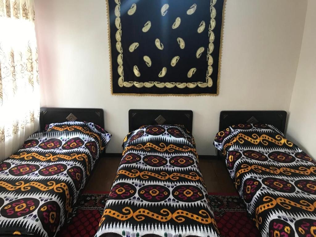 Трехместный (Бюджетный трехместный номер) хостела Diyor Hostel, Бухара
