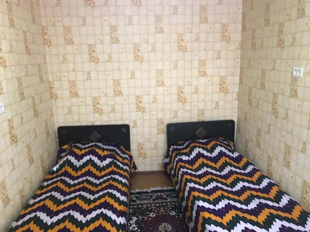 Двухместный (Бюджетный двухместный номер с 2 отдельными кроватями) хостела Diyor Hostel, Бухара