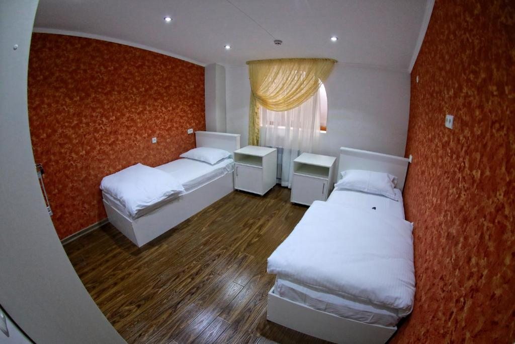 Двухместный (Бюджетный двухместный номер с 2 отдельными кроватями) хостела MANIJA Hostel, Самарканд