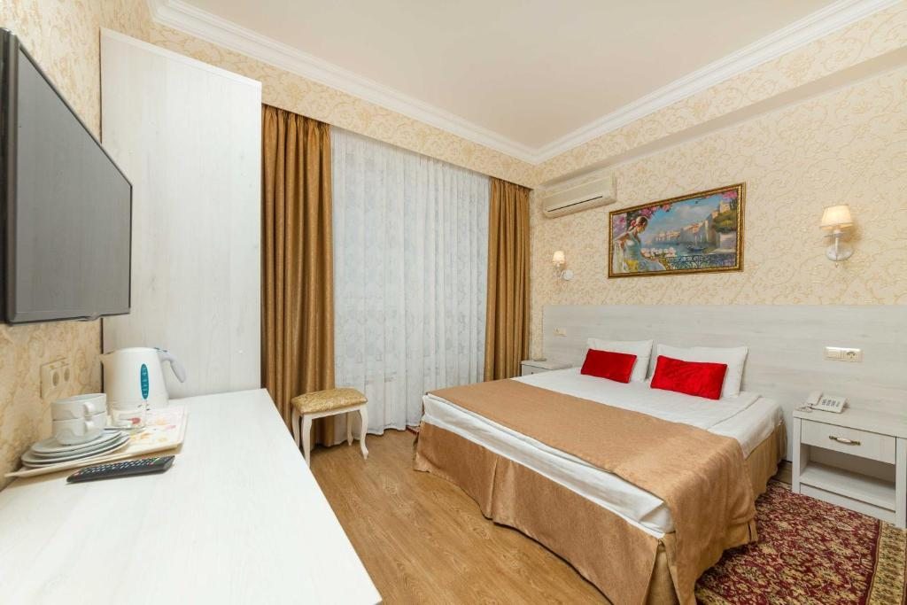 Двухместный (Улучшенный двухместный номер с 1 кроватью) отеля Богема, Анапа