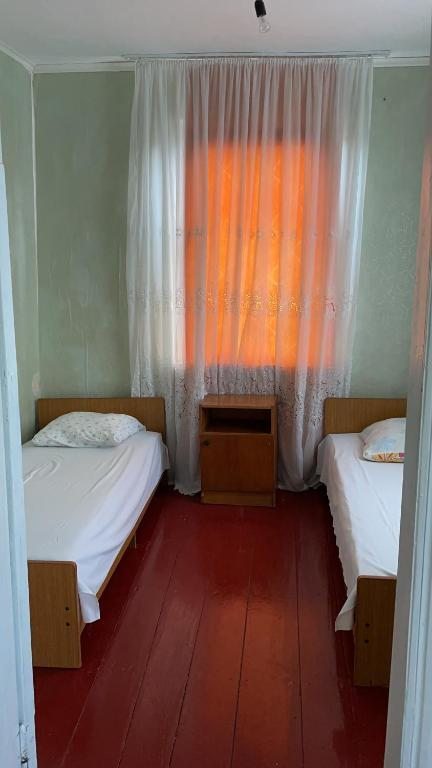 Двухместный (Бюджетный двухместный номер с 2 отдельными кроватями) гостевого дома В гостях у Аллы, Новый Афон