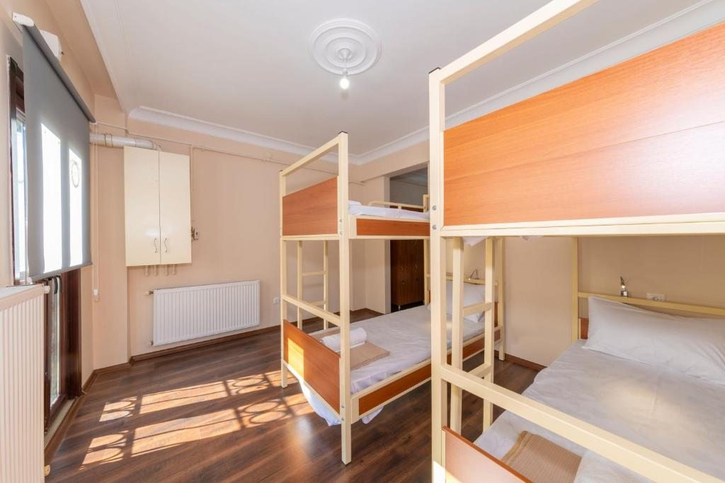Номер (Общий номер для мужчин и женщин с 8 кроватями) хостела Taksim City Hostel, Стамбул
