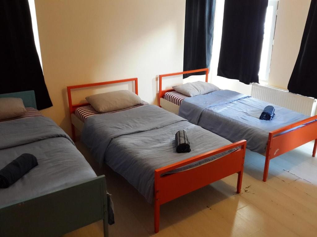 Номер (Односпальная кровать в общем номере для мужчин и женщин) хостела TAXİM HOSTEL, Стамбул