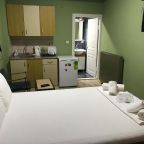 Двухместный (Стандартный двухместный номер с 1 кроватью), yolohostel