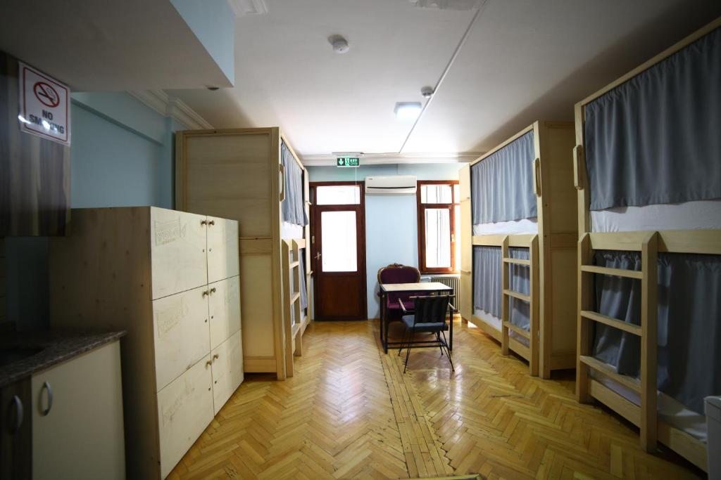 Номер (Кровать в общем 6-местном номере для женщин) хостела yolohostel, Стамбул