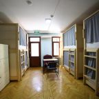 Номер (Кровать в общем 6-местном номере для мужчин и женщин), yolohostel