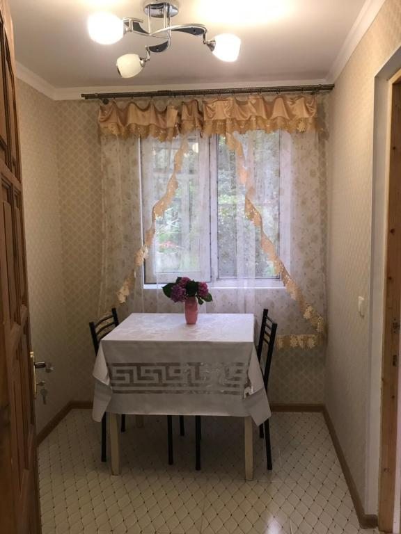 Двухместный (Двухместный номер с 2 отдельными кроватями и ванной) гостевого дома Guest house Dali, Гагра