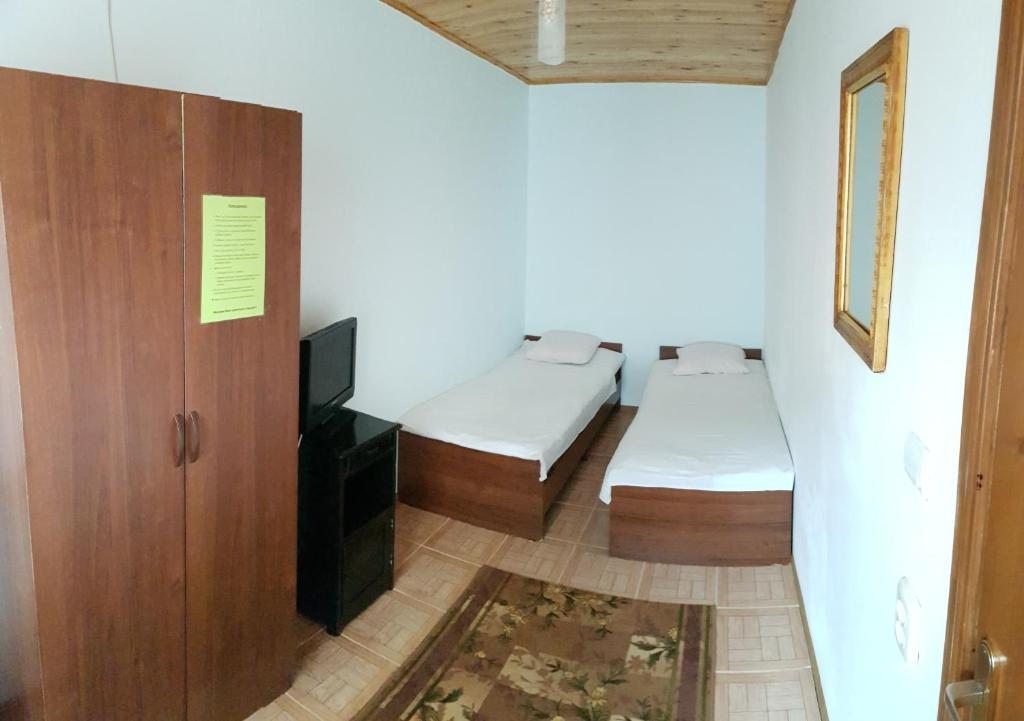 Двухместный (Бюджетный двухместный номер с 2 отдельными кроватями) гостевого дома Guest house Nikolay, Гагра