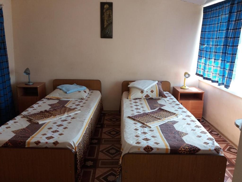Двухместный (Бюджетный двухместный номер с 2 отдельными кроватями) гостевого дома На Барциц 5, Гагра