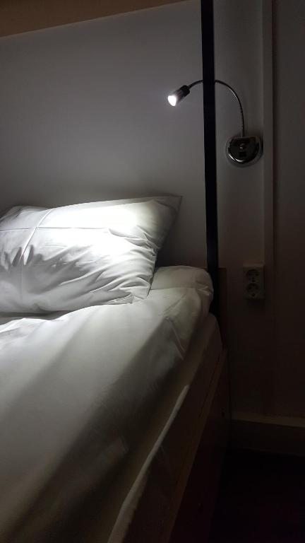 Номер (Спальное место на двухъярусной кровати в общем номере для мужчин) хостела Dostar, Алматы
