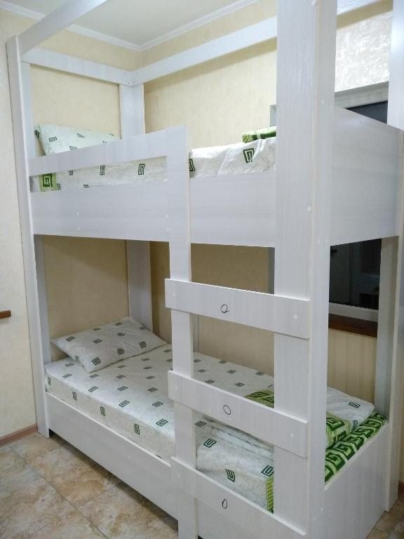 Номер (Кровать в общем 8-местном номере для мужчин и женщин) хостела Dream, Алматы