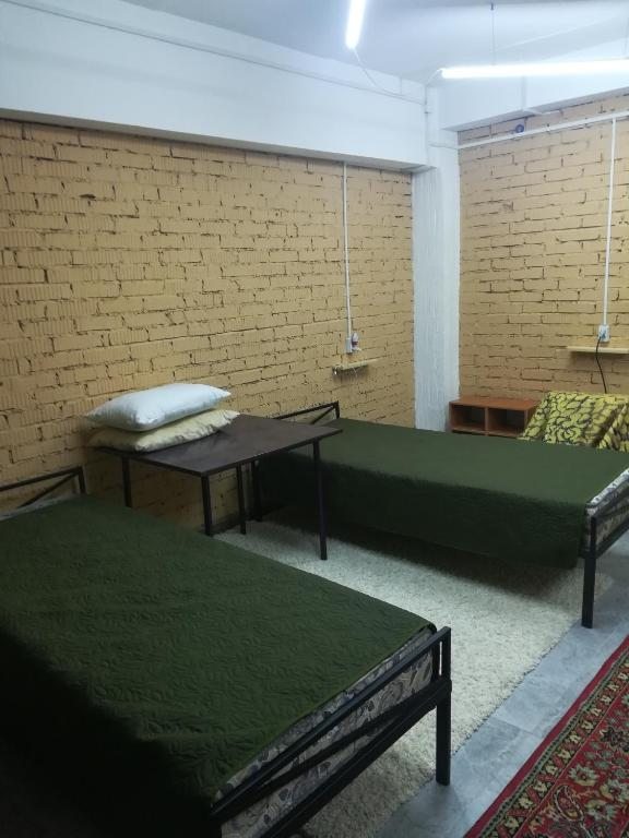 Двухместный (Просторный двухместный номер с 2 отдельными кроватями) хостела Family, Алматы