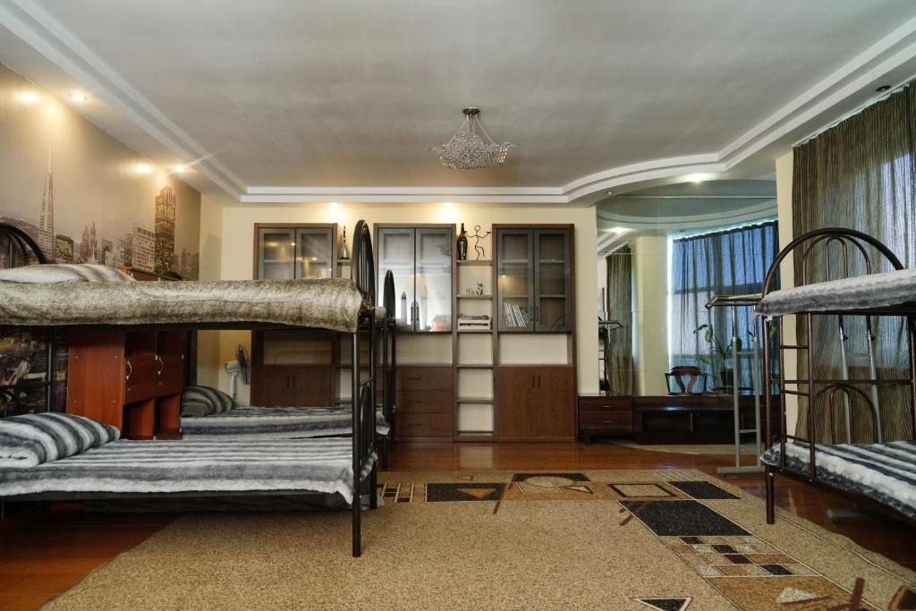 Номер (Спальное место на двухъярусной кровати в общем номере для мужчин и женщин) хостела Friendly hostel & hotel, Алматы