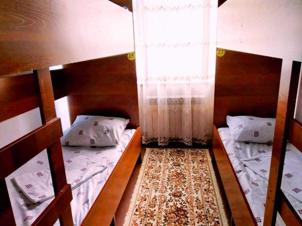 Номер (Кровать в общем номере для мужчин) хостела На Желтоксан 177б, Алматы