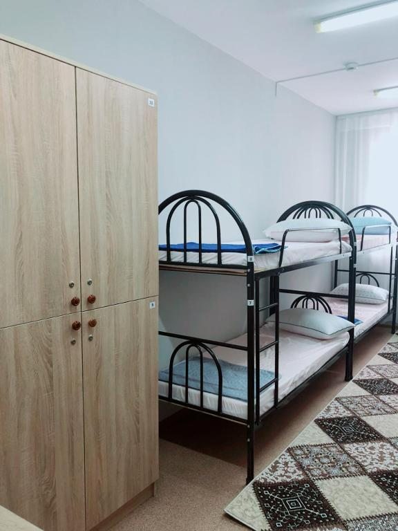 Номер (Спальное место на двухъярусной кровати в общем 8-местном номере для мужчин и женщин) хостела PalmBay, Алматы