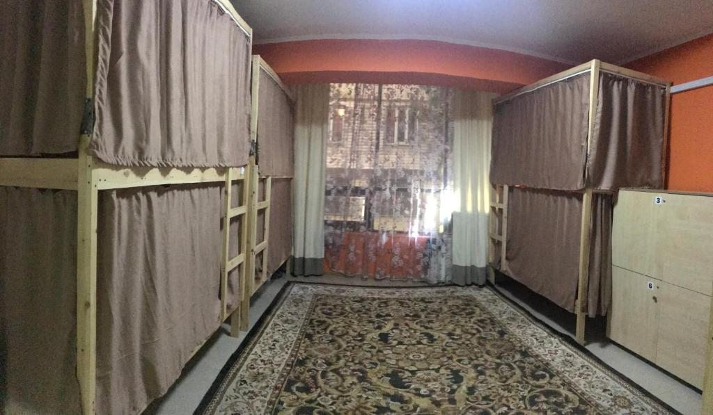 Номер (Спальное место на двухъярусной кровати в общем номере для мужчин и женщин) хостела West Point Premium, Алматы
