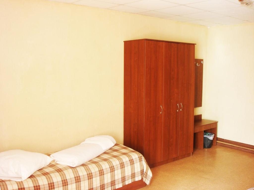 Номер (Кровать в общем номере с 4 кроватями) отеля Corona Hotel, Караганда