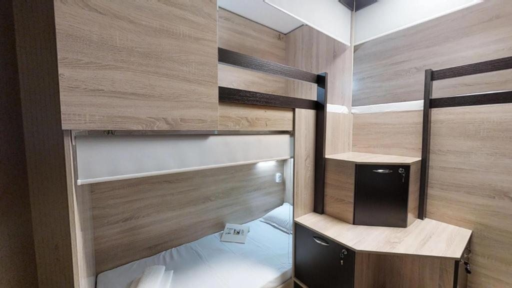 Номер (Кровать в общем номере для мужчин с 4 кроватями) хостела Вилл, Астана