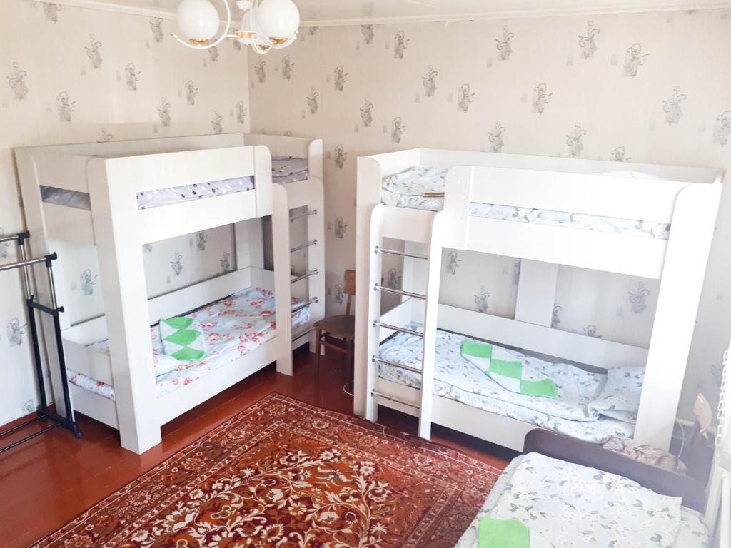 Номер (Кровать в общем 6-местном номере для мужчин и женщин) хостела House, Шымкент