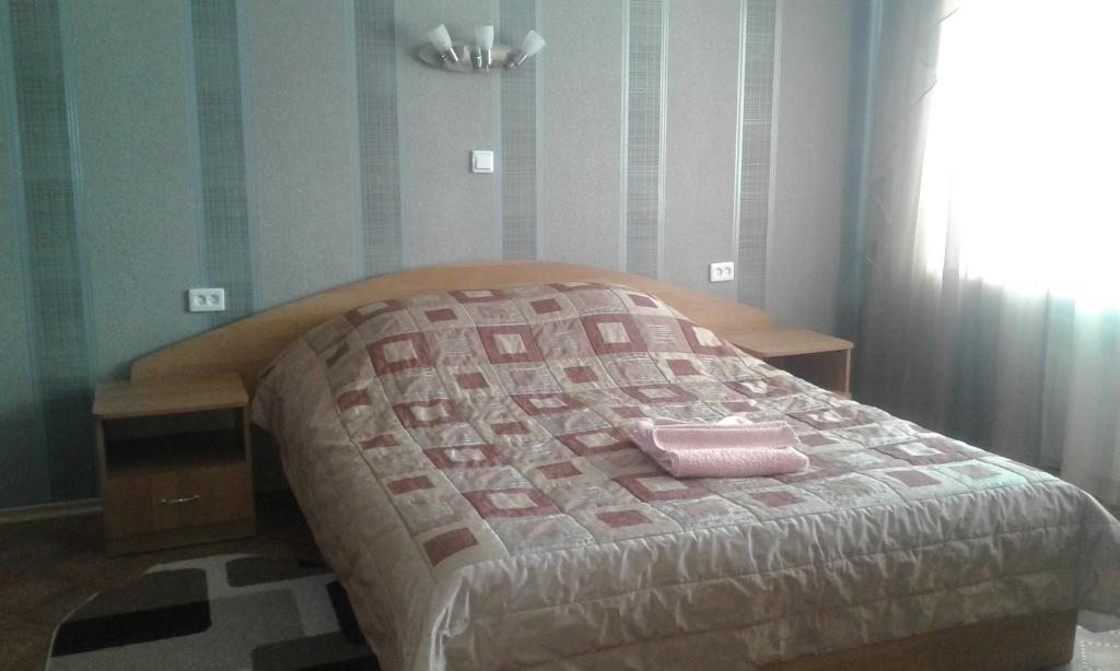 Двухместный (Двухместный номер Делюкс с 1 кроватью и балконом) отеля Tourist Hotel, Усть-Каменогорск