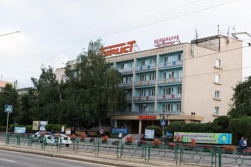 Отель Tourist Hotel, Усть-Каменогорск