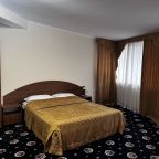 Трёхместный и более (Семейный номер с винтовой лестницей), Maks Hotel