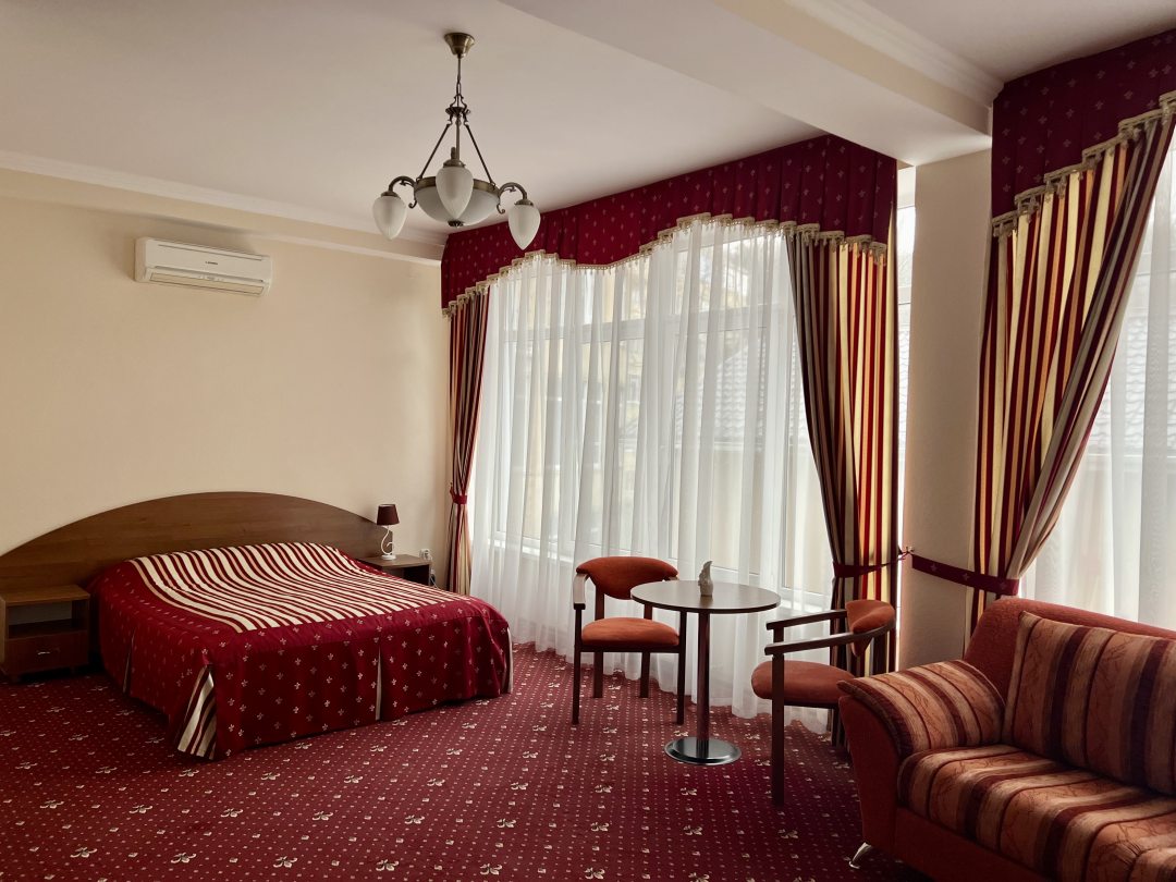 Двухместный (Двухместный номер Комфорт) мини-отеля Maks Hotel, Ольгинка