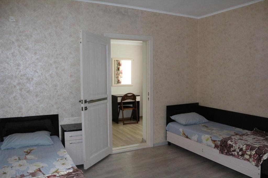 Семейный (Семейный номер с балконом) гостевого дома Мармари, Ольгинка