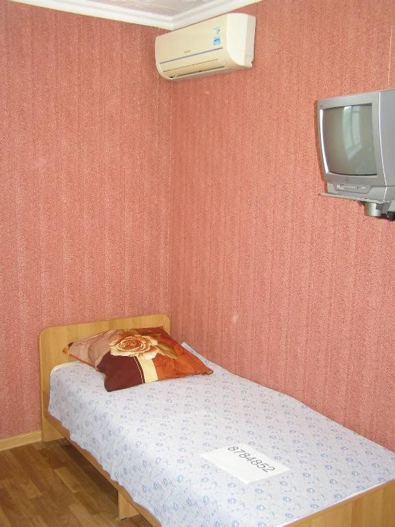 Трехместный (Стандартный трехместный номер) гостевого дома Светлана на Самбурова, Анапа