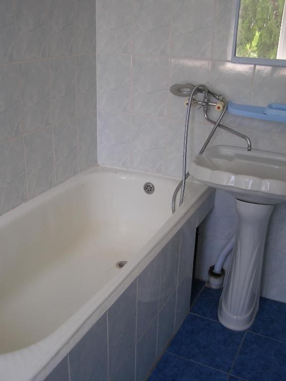 Трехместный (Трехместный номер с ванной), Гостевой дом Светлана на Самбурова