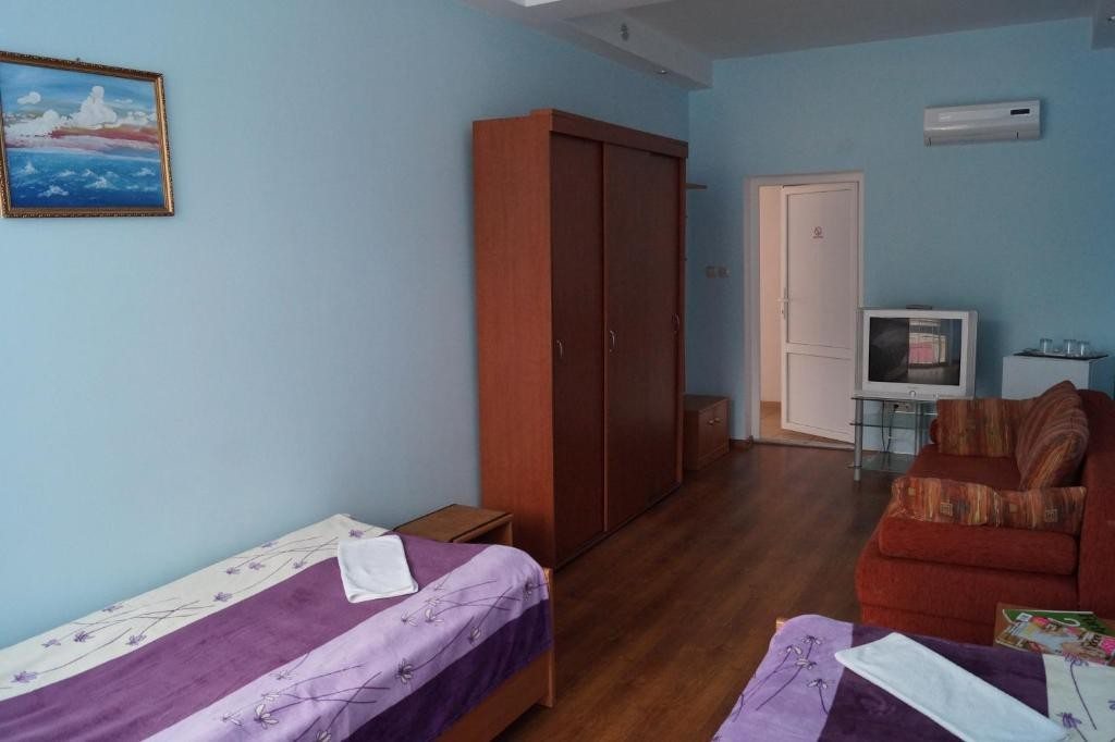 Двухместный (Двухместный номер с 2 отдельными кроватями и общей ванной комнатой) гостевого дома Альбатрос, Дагомыс