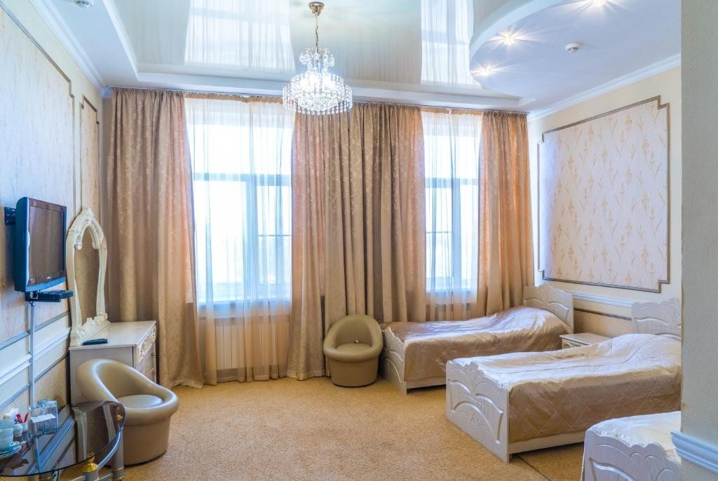 Трехместный (Трехместный номер с ванной комнатой) отеля Акрополь, Белореченск