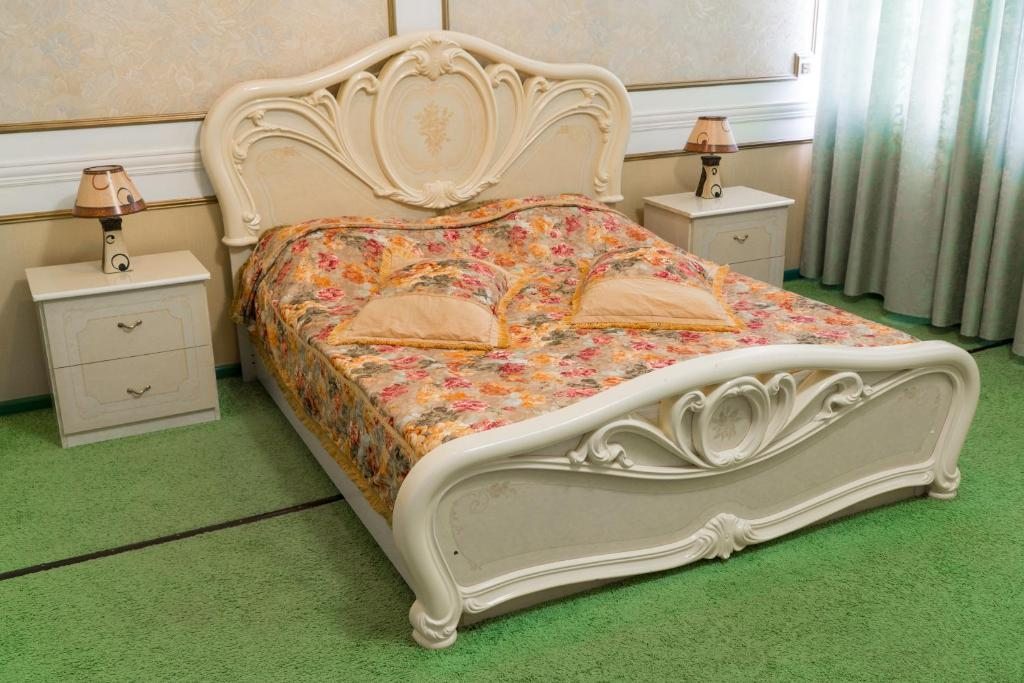 Двухместный (Двухместный номер с двуспальной кроватью и дополнительной кроватью) отеля Акрополь, Белореченск