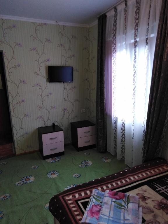 Трехместный (Трехместный номер с душем) гостевого дома Ангелина, Лермонтово