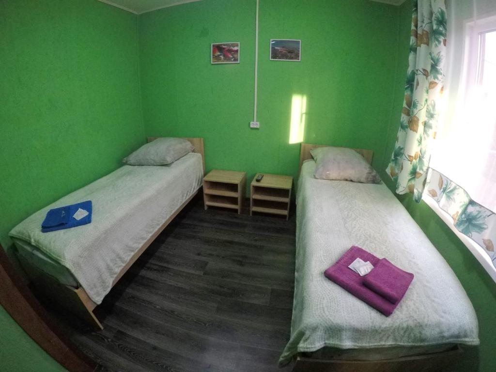 Двухместный (Двухместный номер с 2 отдельными кроватями и душем) гостевого дома AMTO, Усть-Большерецк