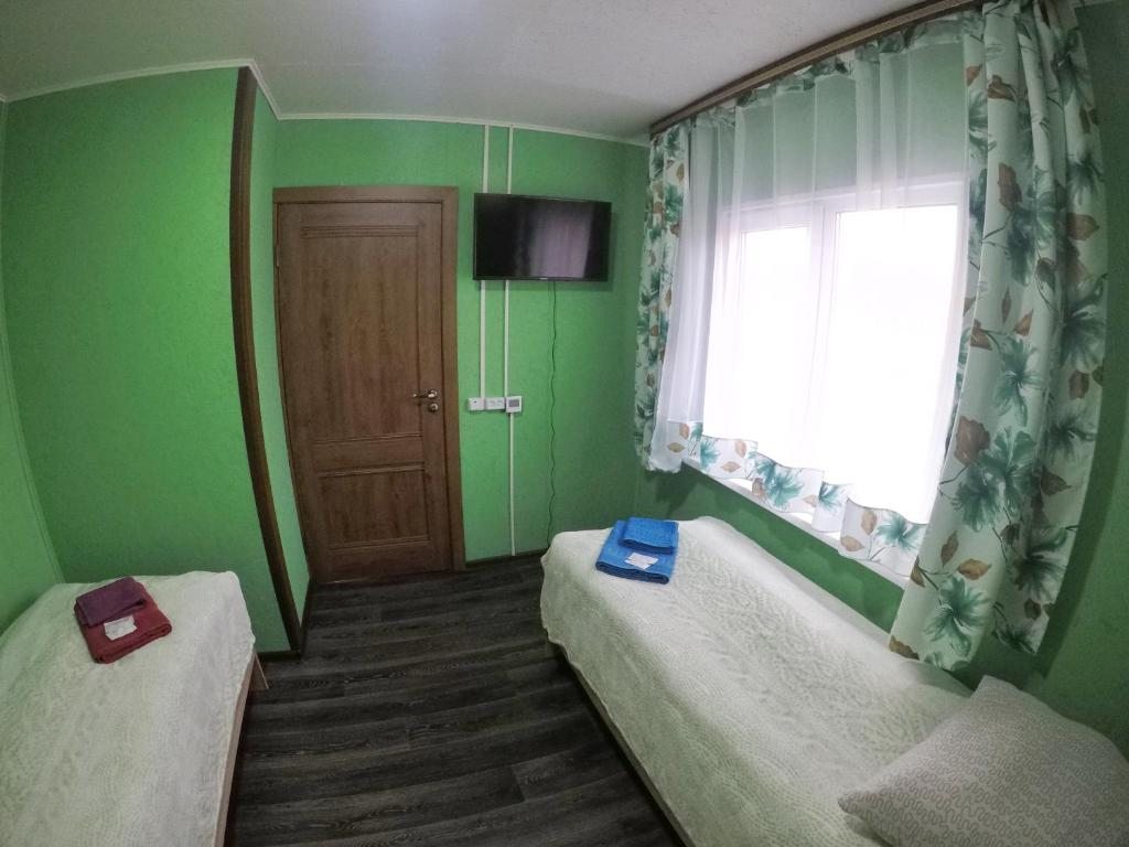 Двухместный (Двухместный номер с 2 отдельными кроватями и душем) гостевого дома AMTO, Усть-Большерецк