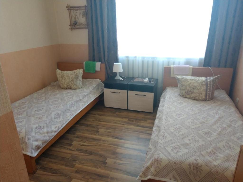 Двухместный (Двухместный номер с 2 отдельными кроватями и душем) мини-гостиницы Золотой скорпион, Белые Кресты