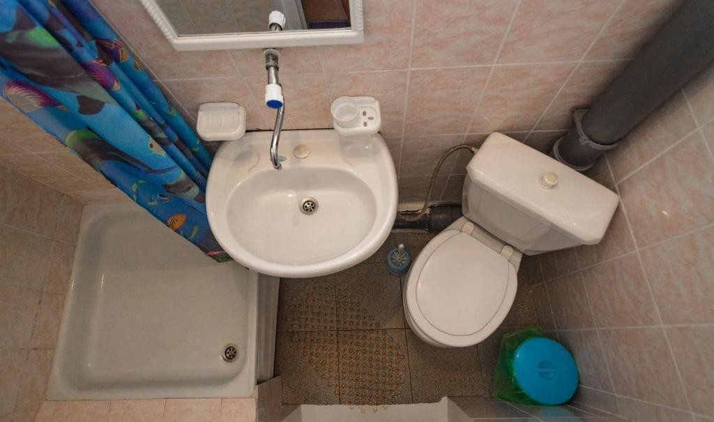 Трехместный (Трехместный номер с собственной ванной комнатой) гостевого дома Роуз Хауз, Анапа