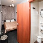 Двухместный (Эконом с 1 двуспальной кроватью, собственным душем и туалетом на этаже), Апартаменты На Невском 136