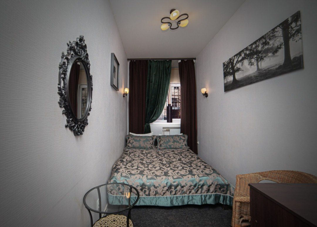 Двухместный (Эконом с 1 двуспальной кроватью, собственным душем и туалетом на этаже) апартамента На Невском 136, Санкт-Петербург