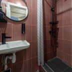 Двухместный (Эконом с 1 двуспальной кроватью, собственным душем и туалетом на этаже), Апартаменты На Невском 136