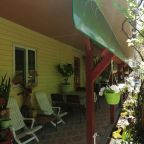 Трехместный (Улучшенный трехместный номер), Гостевой дом у Чёрного моря